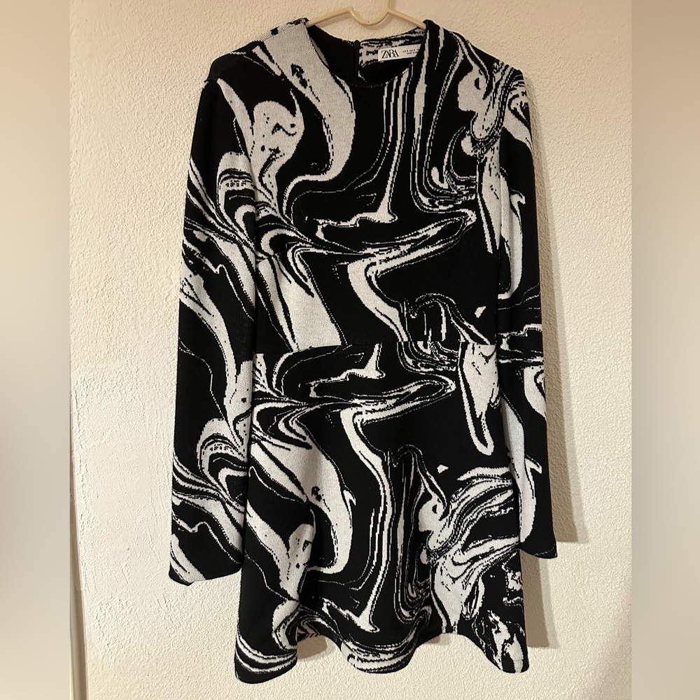 Zara Jacquard Short Knit Dress Black/ White Swirl Print Long Sleeves Size S